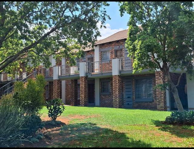 2 BEDROOM PROPERTY TO RENT IN MOOIKLOOF RIDGE ESTATE